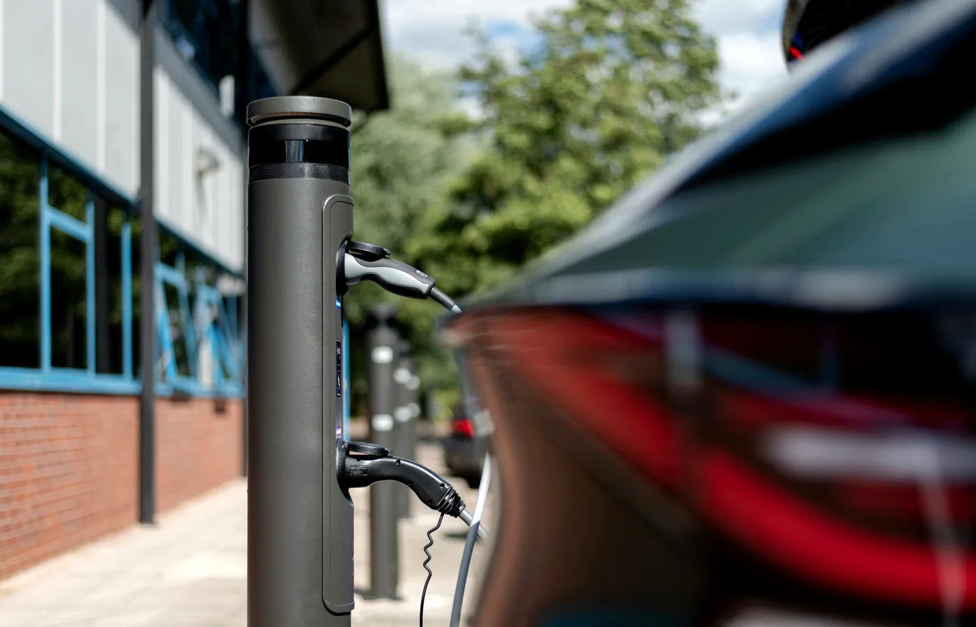 Vehículo eléctrico revisado antes de comprar